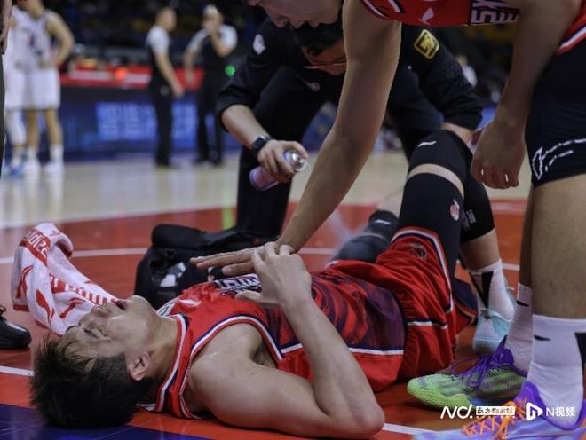 郭艾伦确诊膝盖前交叉韧带断裂赛季报销，职业前景蒙上阴影