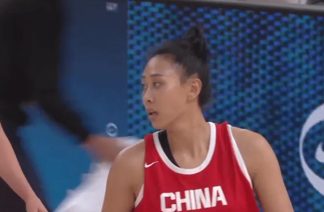 中国女篮85-51轻取捷克 球员评价：6人优秀，3人及格，3人低迷