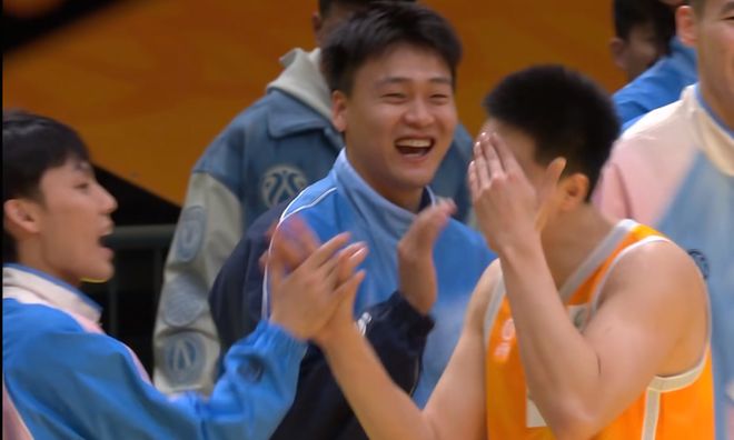 外援绝杀起冲突！1998年这绝对是CBA史上，最特别的全明星