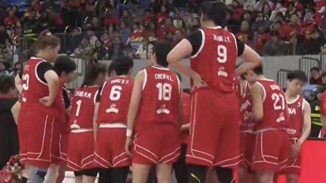 中国女篮战胜捷克，四大中锋合体的女篮依旧头重脚轻