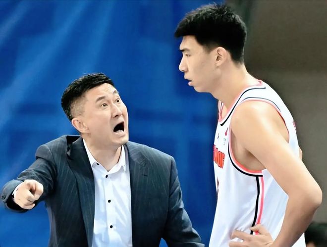 离开杜锋立马进全明星，狂揽27+7+3险抢走MVP，球迷：是杜锋不行