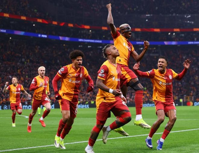 0-1！1-1！欧冠疯狂一夜，利物浦爆冷，巴萨压哨绝平，拜仁造惨案