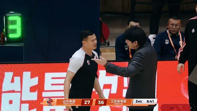 双煞66分！CBA关键1战：山东男篮强势复仇，新援1点惊艳全场