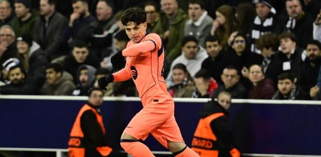 世体谈埃斯帕特巴萨一线队首秀：沉着冷静，表现有足够说服力