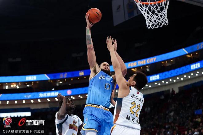 麦基首秀 团队磨合 一步一个脚印前进