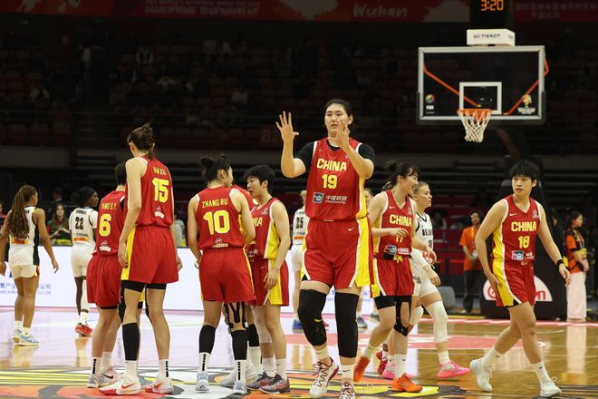 18分钟轰20+11，张子宇成唯一亮点！女篮不敌欧洲冠军3大差距明显