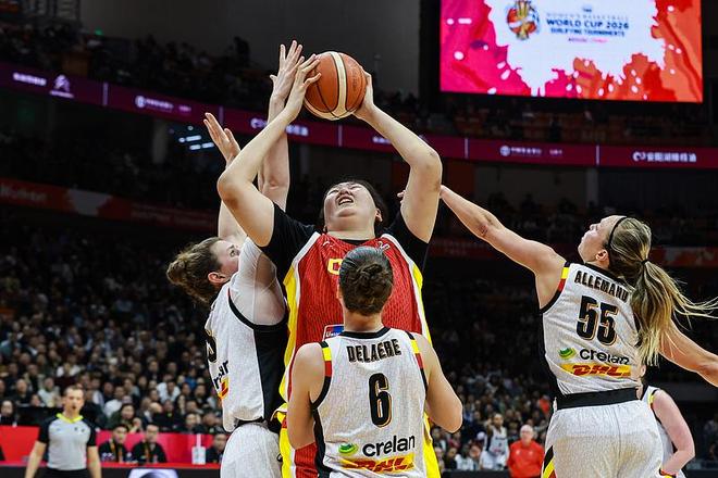 中国女篮向比利时队“交学费”，张子宇独揽20分成唯一亮点