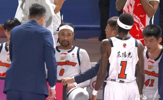 4轮不胜后！广东队做出重大决定，放弃张皓嘉，杜锋面临下课！