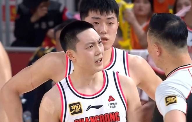 杜锋“干儿子”拯救球队，蒙进俩三分，球迷：下一场又能被重用了