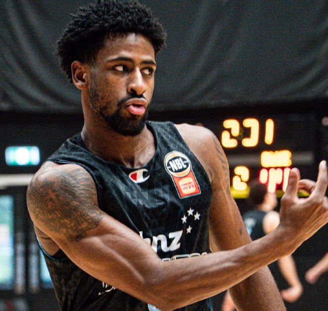 辽宁92-84逆转山西3喜1忧！布罗金顿+李晓旭太好用，威尔斯迷失！