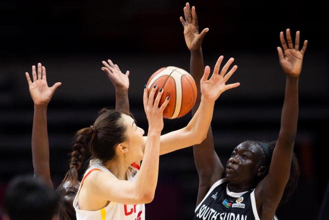 不是王思雨！不是杨舒予！南苏丹女篮主帅赞中国2小将，已是核心