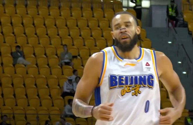 北京二老大爆发：38岁麦基高效19+7 方硕18+6三分创赛季新高