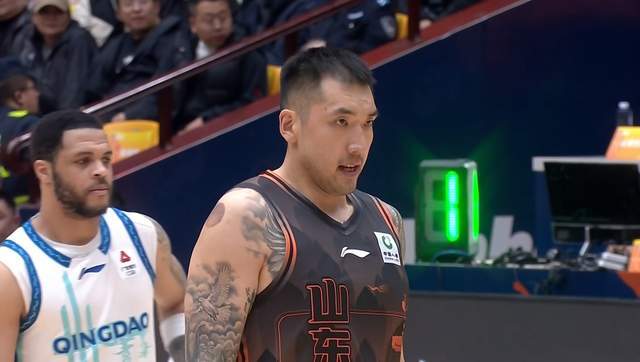 山东男篮德比9分小胜，克里斯42+13，后卫线集体哑火 2新外援太差