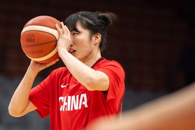 这谁受得了？前女篮队长发飙，公开炮轰宫鲁鸣：封闭集训缺乏人性