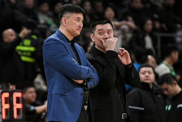 杨鸣力挺杜锋:4个月前他还是全运冠军 达不到球迷预期马上喊下课