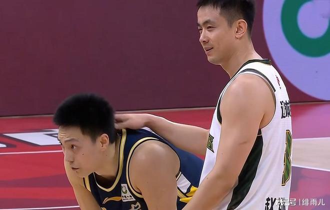 三大国手“逼宫”杜锋？广东主场惨败辽宁男篮，宏远老板提前离场