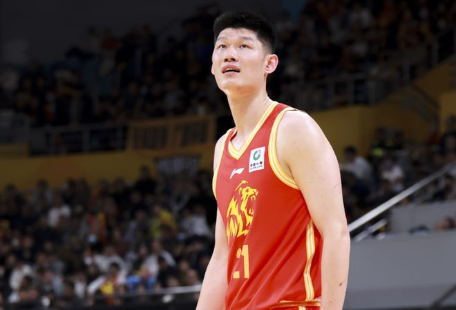 胡金秋伤情出炉：初步检查胳膊没有伤到骨头 还需进行核磁确认