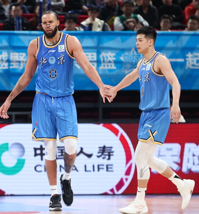 北京大胜天津豪取四连胜！周琦23+13统治内线 麦基9+10林庭谦19分