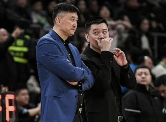杨鸣：杜锋一直肩扛压力顶着球队前进，每个教练员都值得尊重