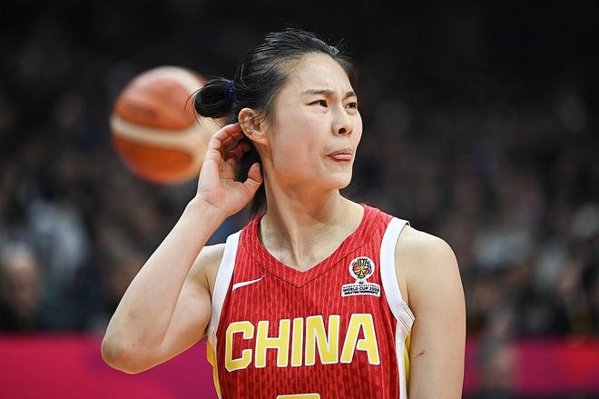 中国女篮晋级世界杯，12人大名单将整改，3人将被放弃，1人是老将