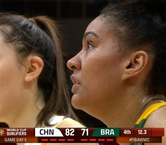 不敌中国无缘世界杯，巴西女篮队员泪洒赛场