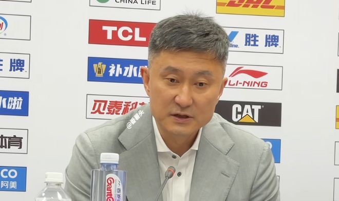 胜新疆发布会！杜锋与焦泊乔赞防守+分享球，回应崔永熙状态！