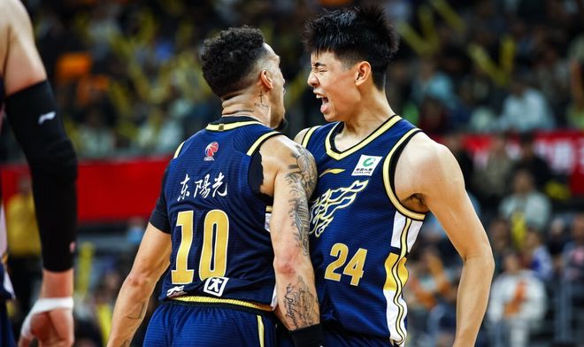 杜锋正式向萨林杰摊牌！广东传3好消息，让粤迷重新看到冲冠希望