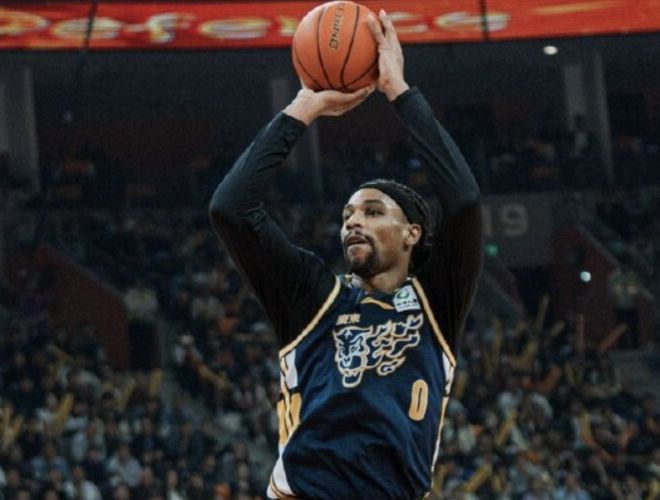 胜新疆杜锋果断DNP萨林杰，攻守明显被盘活，该换大外了吧？