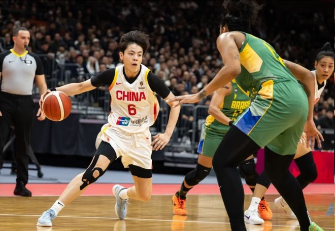 再漂亮也不能要了！女篮三朝元老5战得5分，球迷：国家队不适合你