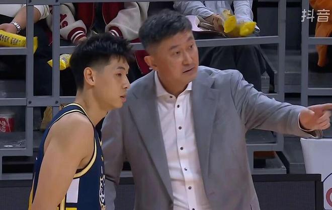 广东男篮22分大胜复仇新疆，杜锋弃用萨林杰，赛后传来两大好消息