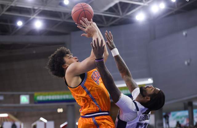 CCTV5直播！上海VS山东万众瞩目，怀特塞德制霸内线，卢伟拒爆冷