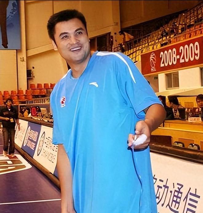 手握7个CBA冠军，退役后不当教练，如今身居要职，儿子成他的遗憾