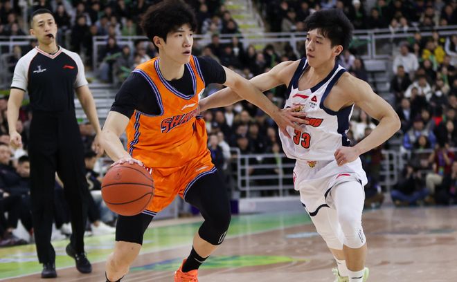 CCTV5直播！上海VS广东严阵以待，4内线围剿萨林杰，杜锋难以招架