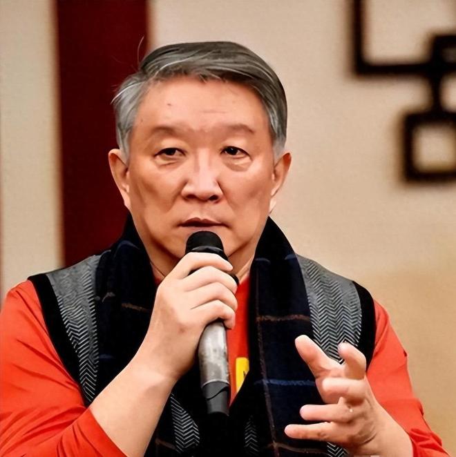 宫鲁鸣亮底牌！女篮首位离队球员曝光，功勋老将太差，小将顶替