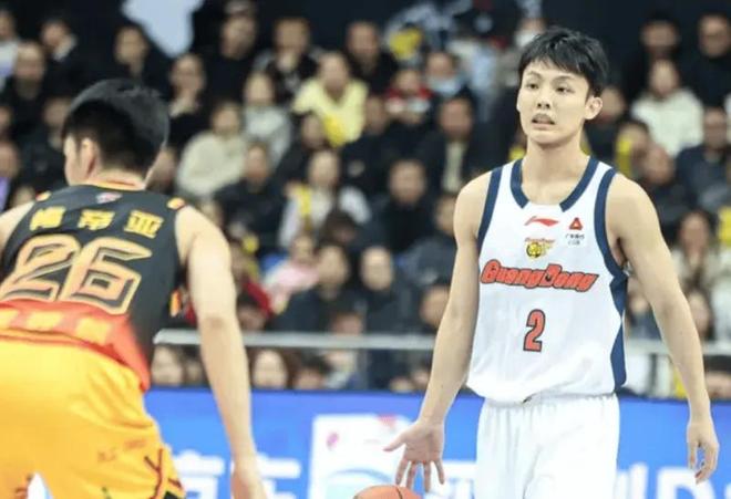 杜锋又挨批了！进攻无战术+乱换人，最后防守回合出大问题！