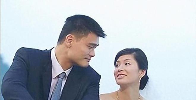 叶莉嫁姚明定下家规：睡觉床中间留缝，原因关乎自身安全