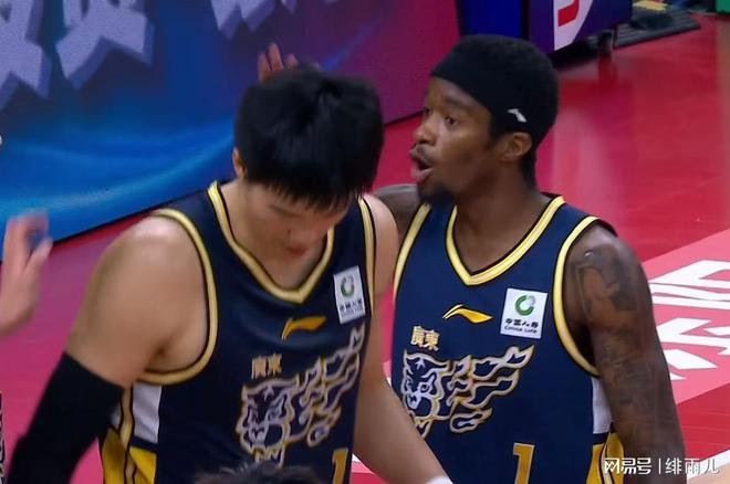 终于来了！广东队被曝欲签下“加强版莫兰德”，徐杰迎来救世主？