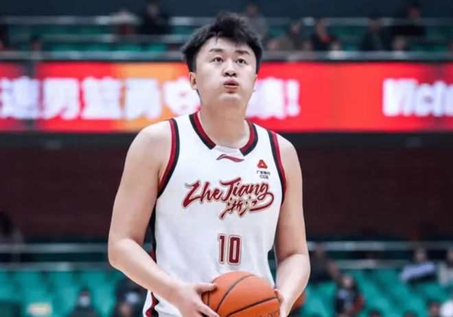 浙江男篮官宣：顶薪刘泽一腰椎间盘突出伴坐骨神经痛 伤停4周