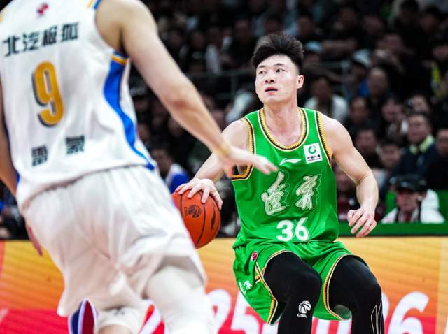 辽宁主场迎战同曦全力横扫！赵继伟无法阻挡，洛佩斯拒绝爆冷输球