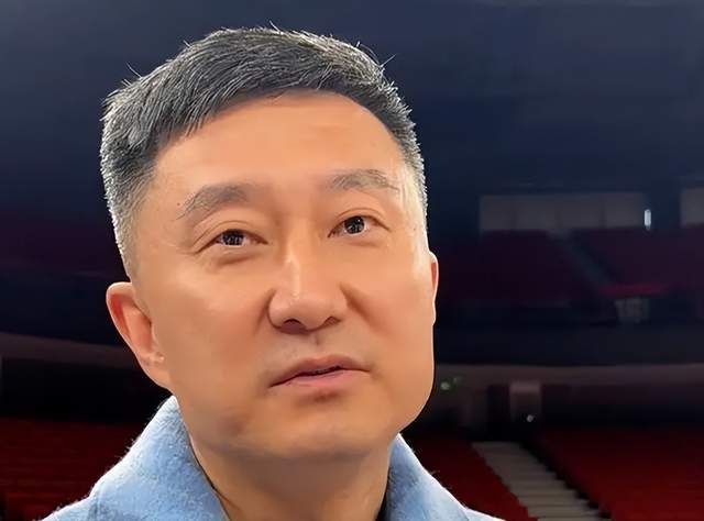 广东备战上海滩，杜锋展望卖起关子，避谈下课传闻，一人成X因素