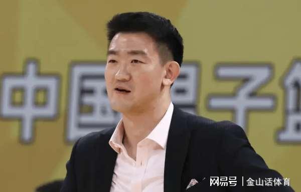 牛逼！先掀翻广东队，再将上届冠军拖入加时，这位助教啥来头？