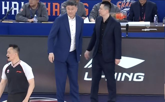 输上海16分，近6战4负！球迷八问杜锋：你还不主动辞职？求你下课