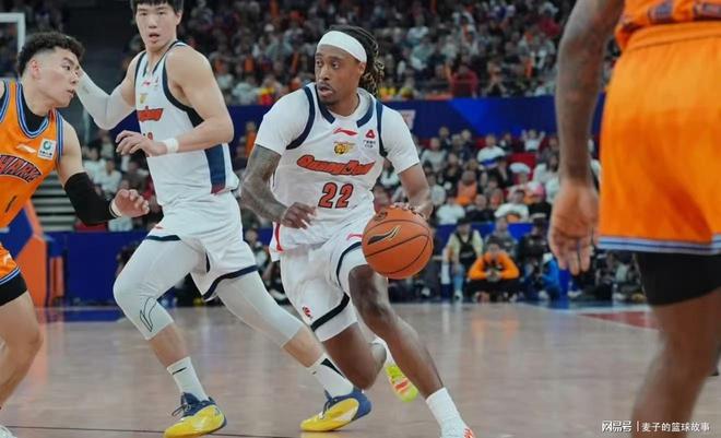 一场97:81，上海打崩广东队！篮板狂输26个，崔永熙空砍14分