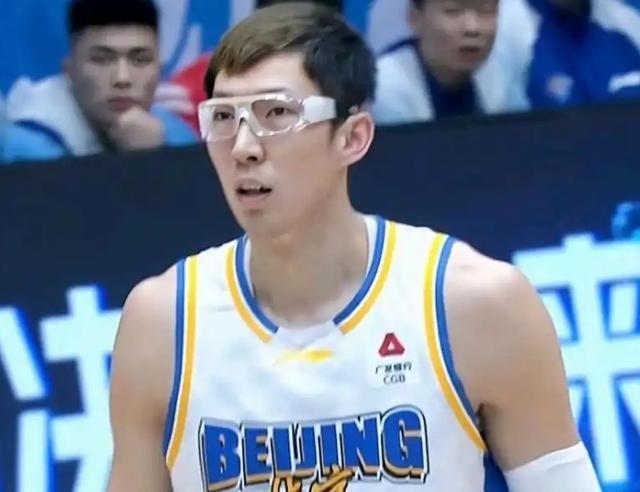CBA｜周琦8罚0中！北汽男篮再度阴沟翻船败走长春