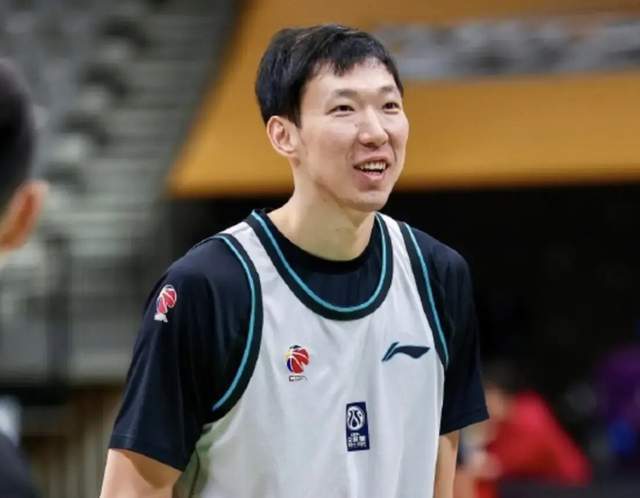 他号称国产第一中锋，罚球命中率不足5成，退化严重，害惨许利民