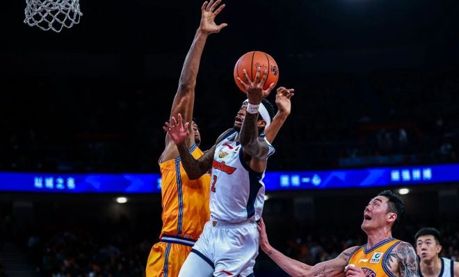 广东男篮最新动态！新星遭受杜峰雪藏，杜峰新职位安排出炉，徐杰强势回应客场球迷