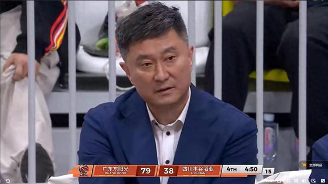 杜锋发布会发飙，反问记者，球迷为陈家政担心：你可以离开球队了