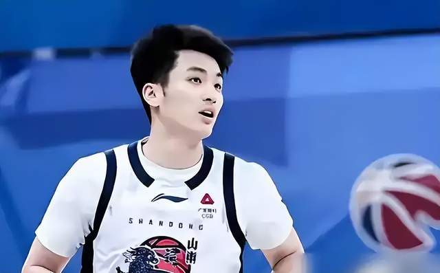 山东男篮锻炼于德豪都未能阻止新疆队惨败，邱彪面对老东家太狠了