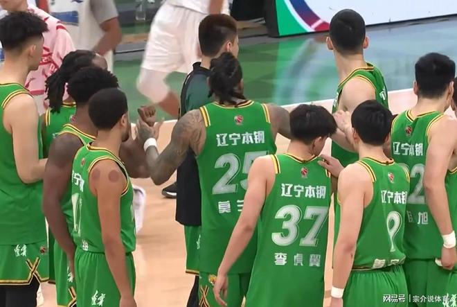 CBA最新排名更新，广东队赢球杜锋被喷，豪门球队惨败太丢人
