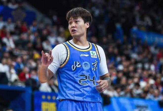 京粤大战赵睿替补登场，生涯首次以客队球员身份对阵广东